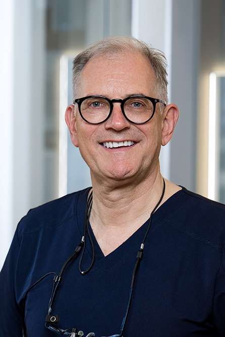 Inhaber<br>
stellvertretende zahnärztliche Leitung & Zahntechniker Dr. Peter Salge