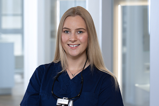 Zahnärztin, angestellt Viktoria Buchholz